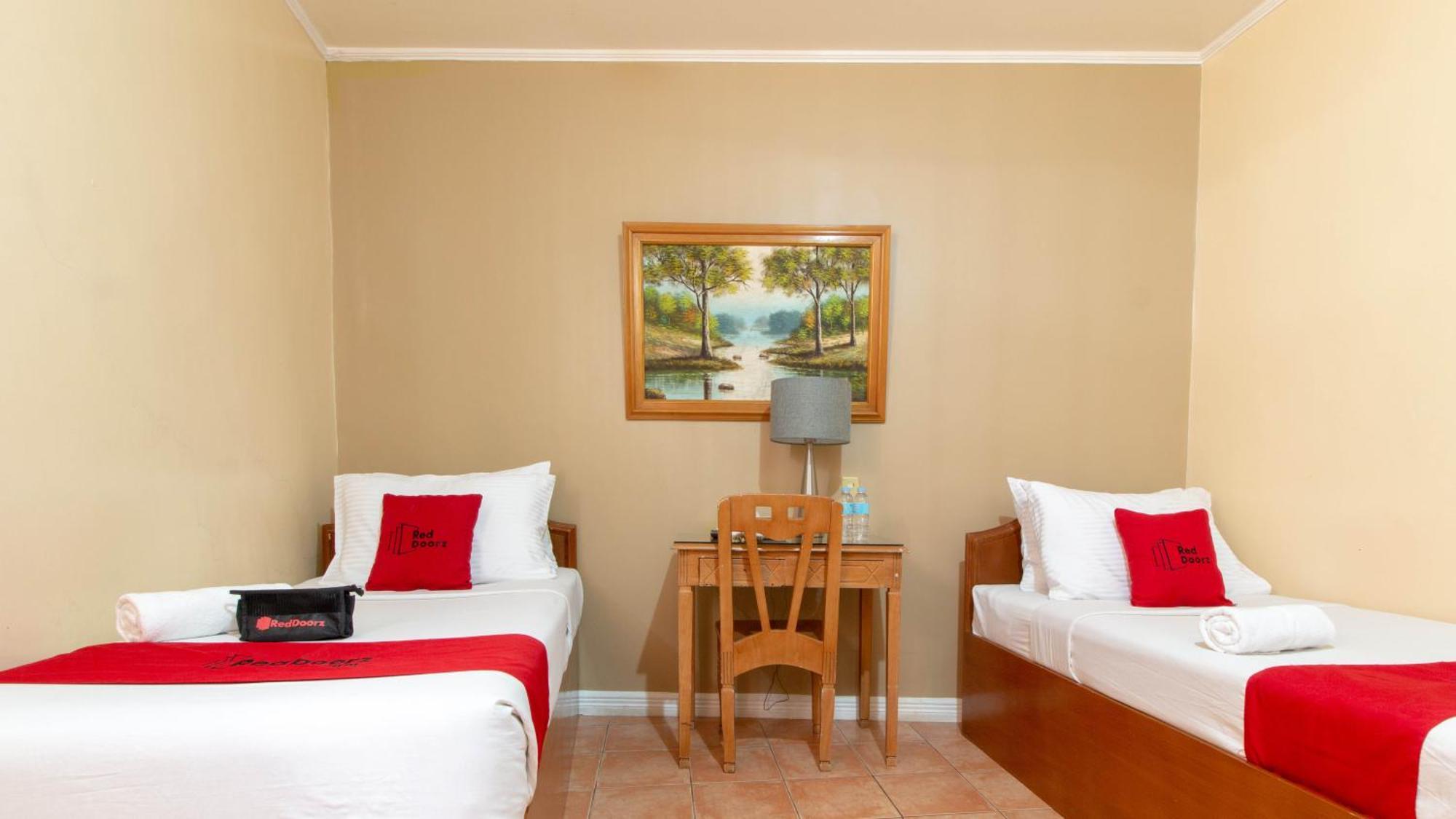 Hotel Reddoorz @ Downtown Tacloban Exterior foto